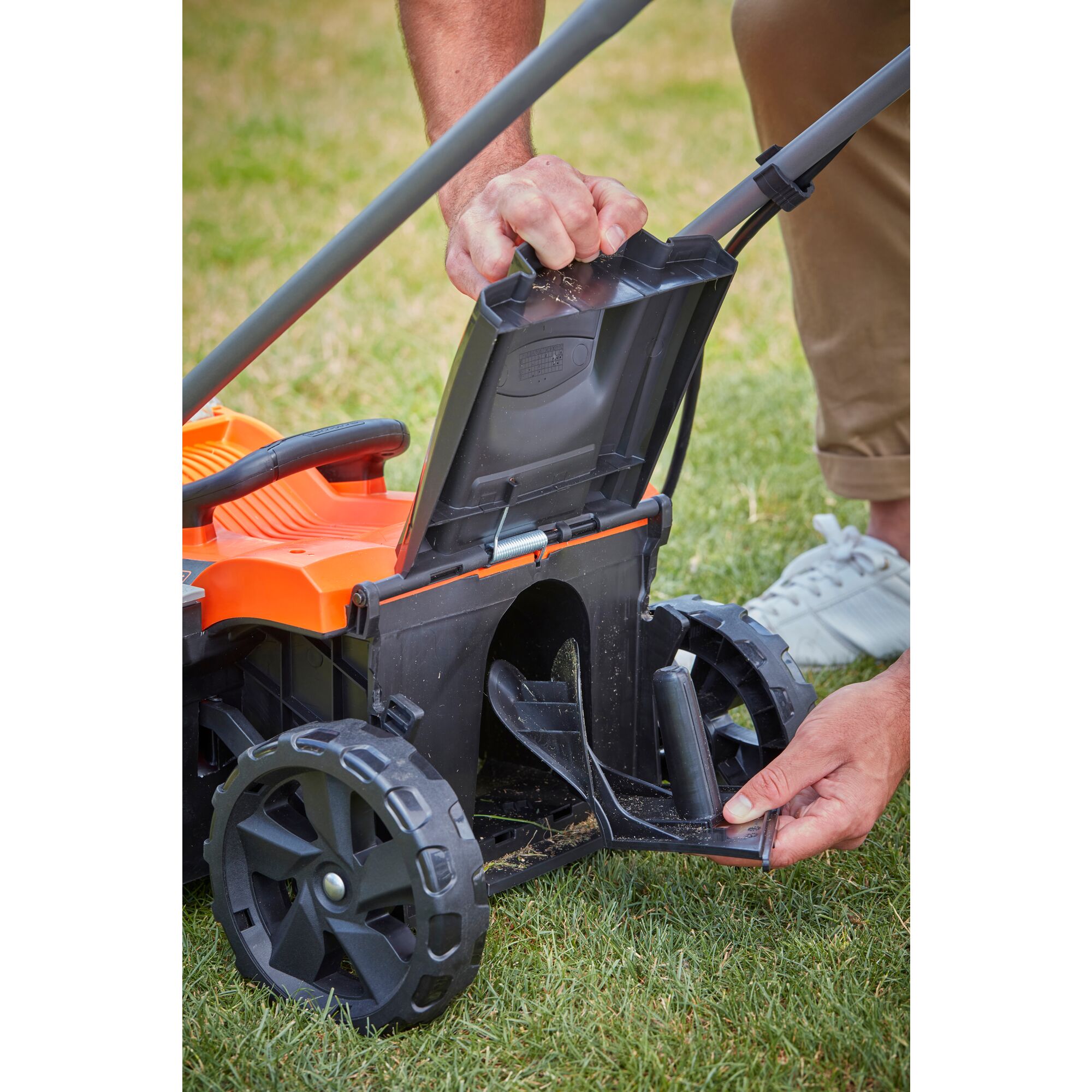 36V Cordless 2.5Ah 33cm Compact Mower BLACK DECKER