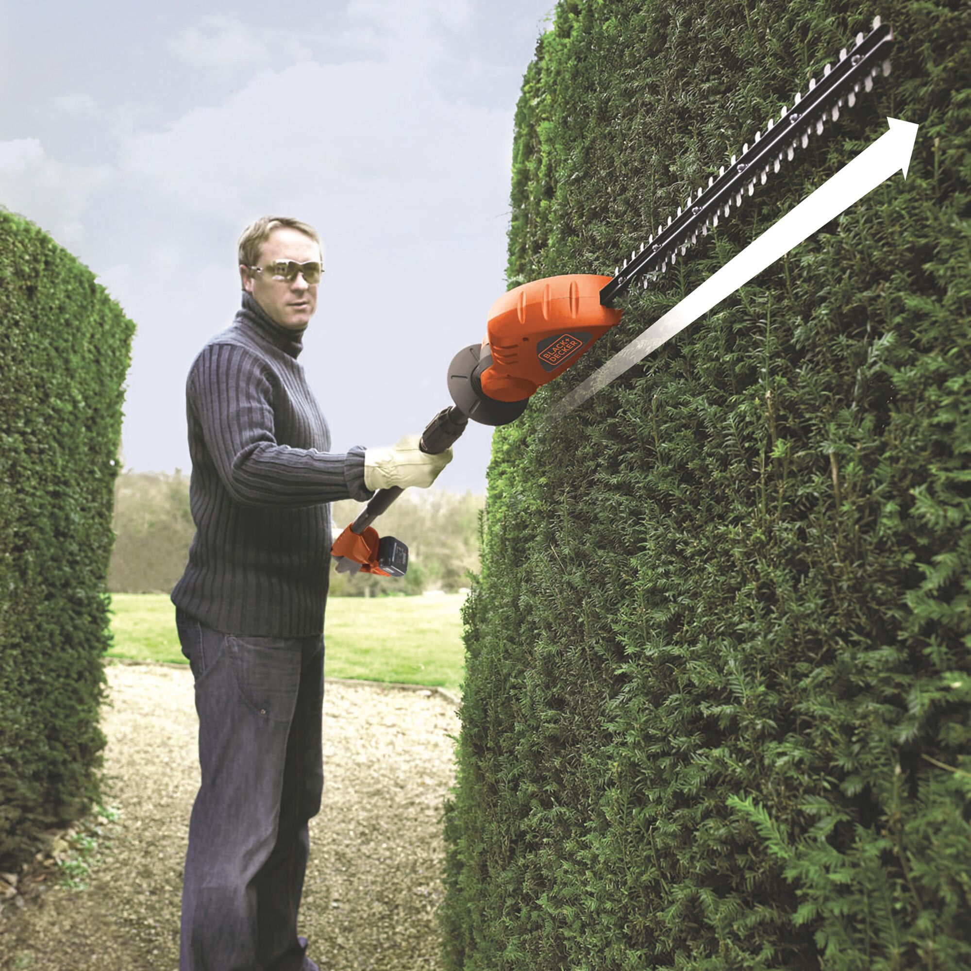 Black and decker best sale hedge trimmer 18v battery